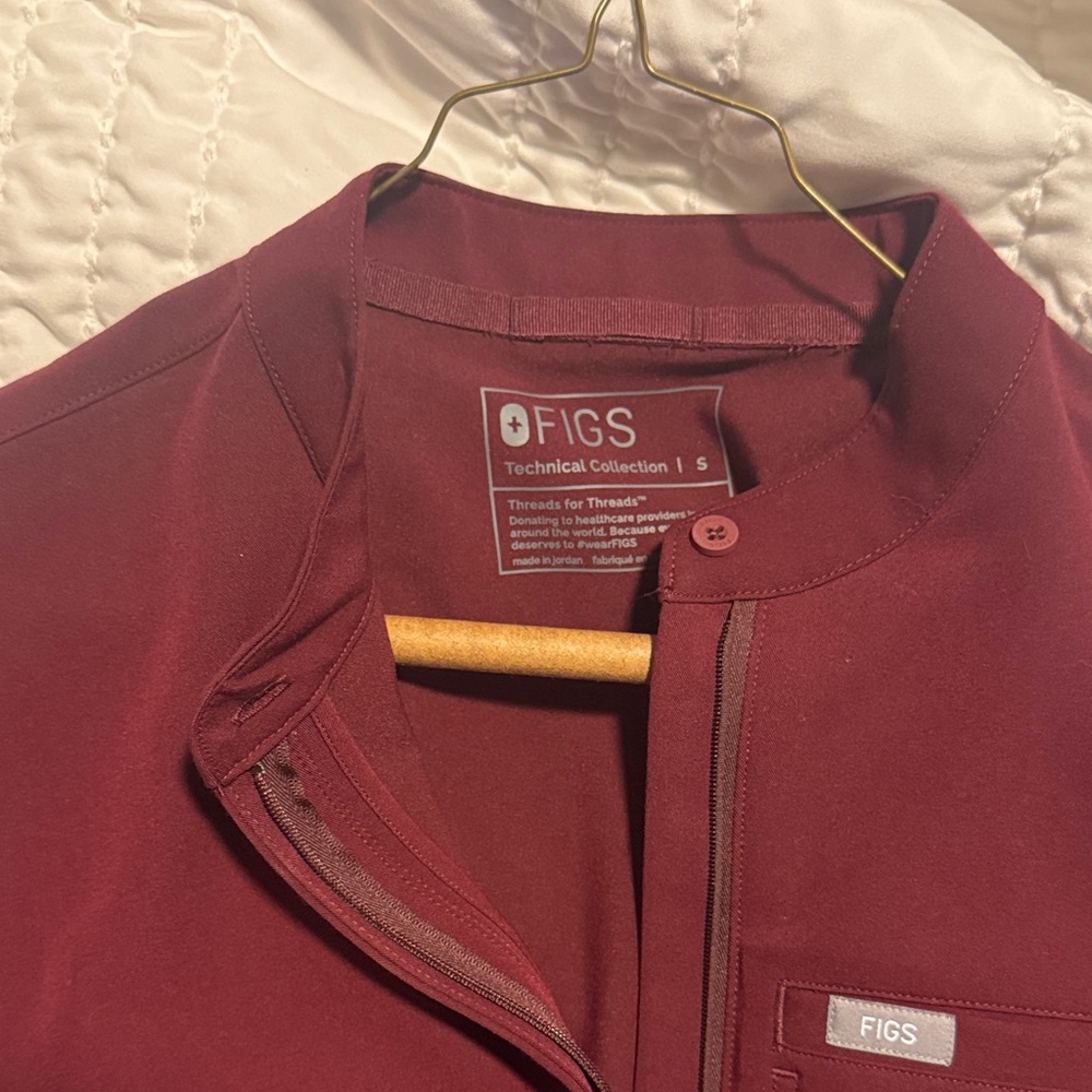 Figs S women’s Maroon Technical Scrub Top